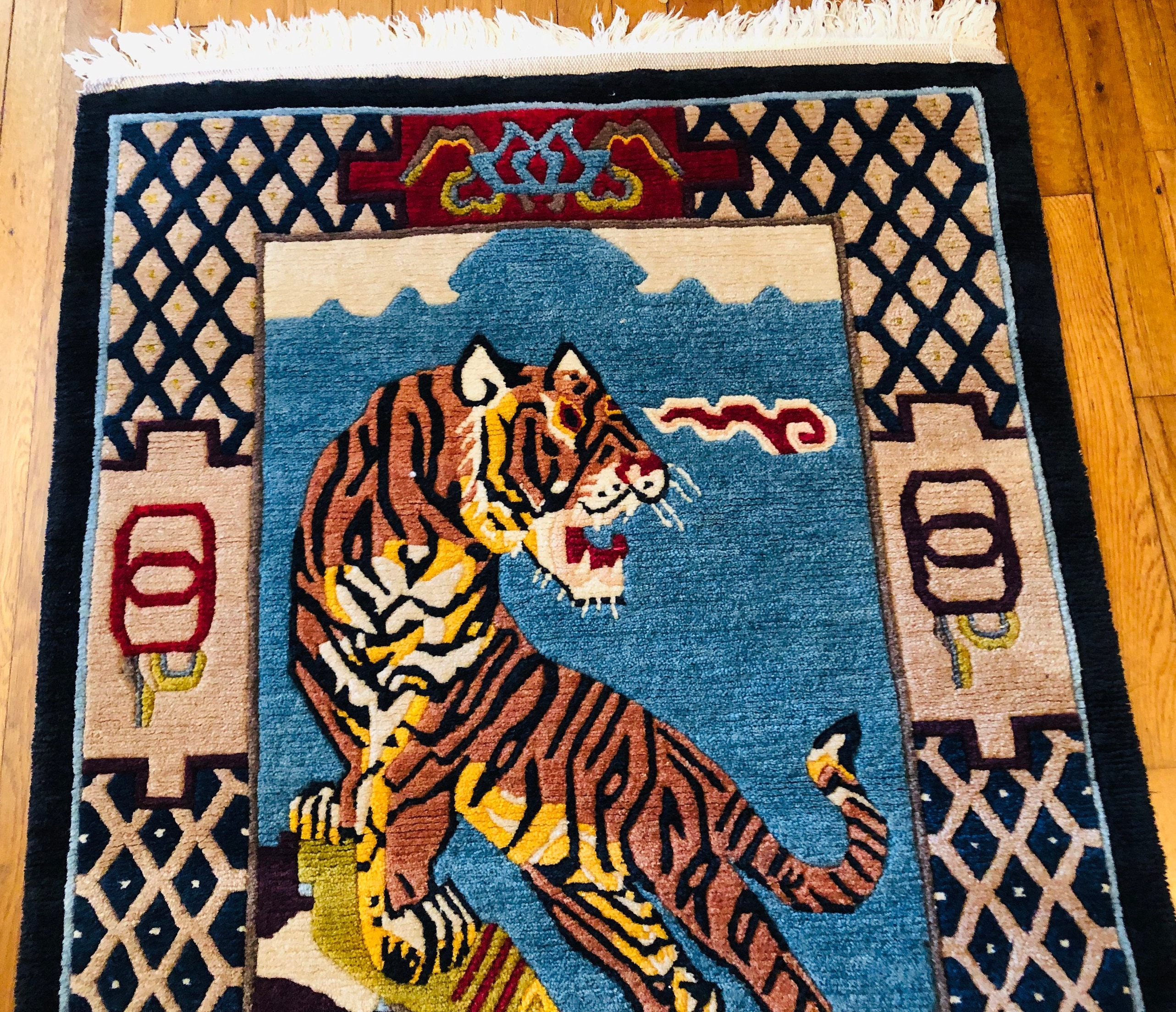 ラグ・カーペット Sheepskin Tiger Embroidered Rug Mat Handmade Tibetan Tiger Rug: Pure Sheep Wool, Hand-knotted 3x6 Ft
