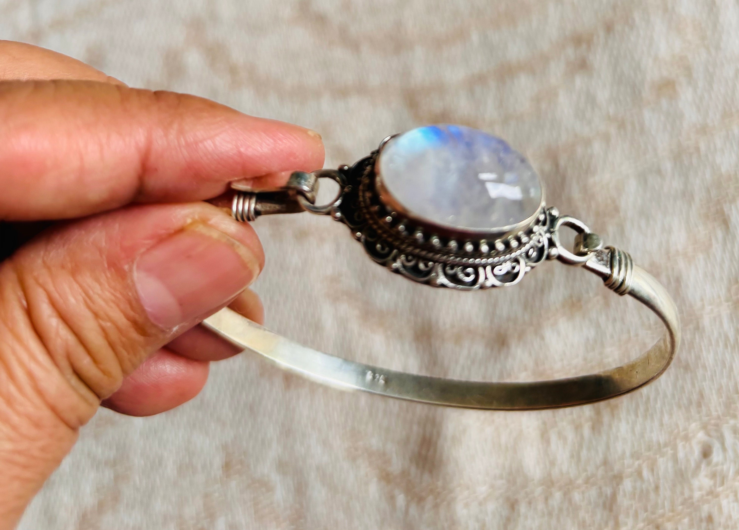 シルバー MM Silver Freya with Rainbow Moonstone - シルバー