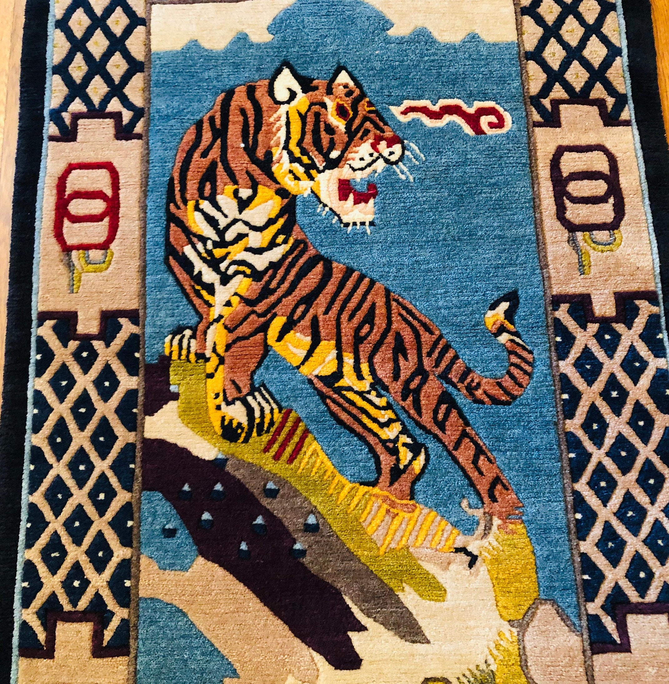 Handmade Tibetan Tiger Rug: Pure Sheep Wool, Hand-knotted 3x6 Ft