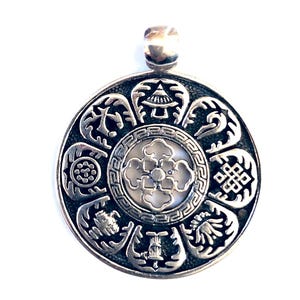 Eight auspicious pendant