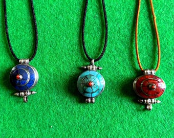Tibetsilber Amulett-Box mit Türkis & Koralle Gau-Anhänger