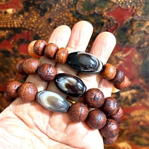 Natürliche Bodhi-Samen und Achat Dzi Perlen Armbänder sind für Segen, Energetisierung, Achtsamkeitsmeditation.