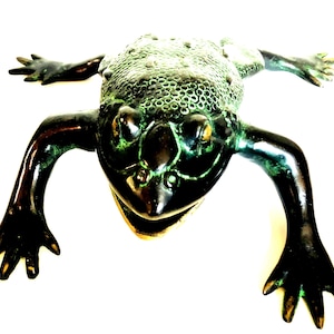 Handmade Bronze Money Toad Statue: Nepal Good Luck Decor (12x10 inches)