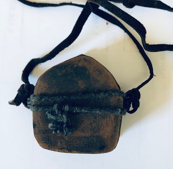 チベット仏教のお守り箱：仏陀または風の馬の守護ペンダント - Etsy 日本