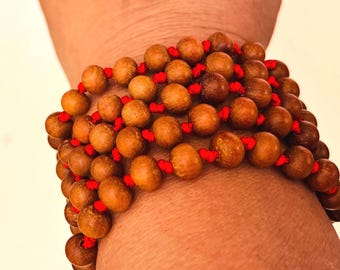 Rosario de sándalo, conteo de mantras, meditaciones