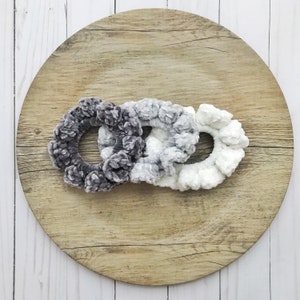 PATTERN The Cyndi Scrunchie DIGITAL DOWNLOAD, Velvet Crochet Scrunchie Pattern image 5