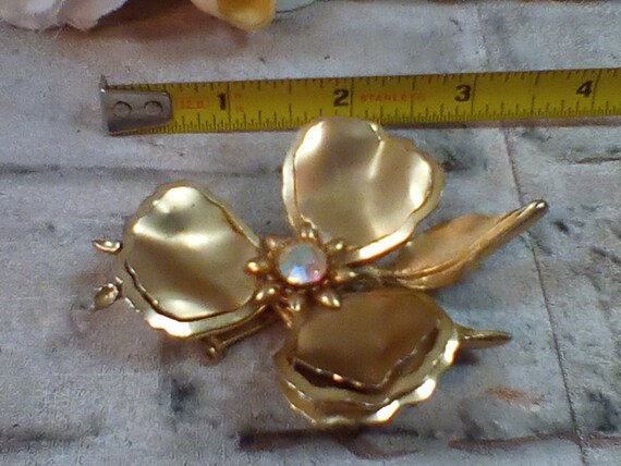 Gold Tone Flower with Raised Petals and Large Fac… - image 8