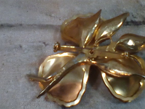 Gold Tone Flower with Raised Petals and Large Fac… - image 3