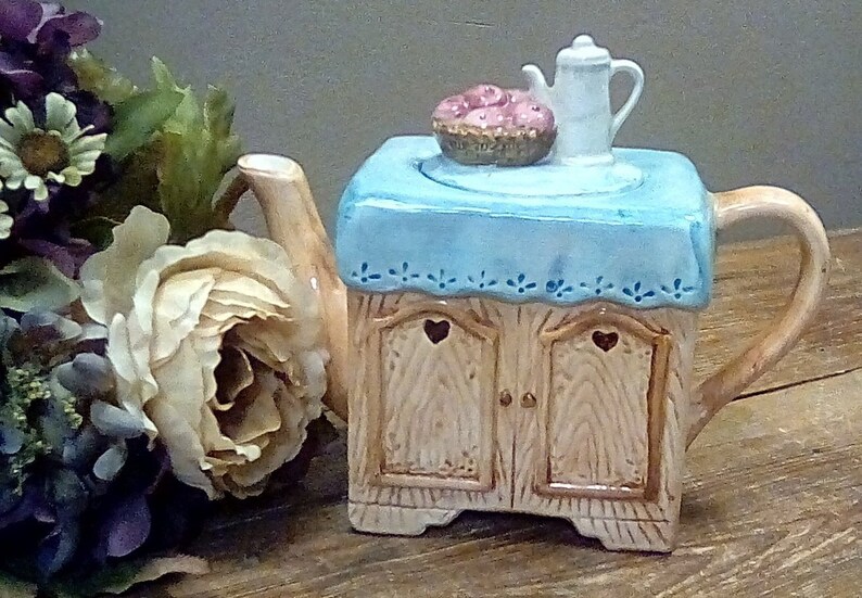 8 12 From Handle to Spout Collectible Teapot from the 90s 7 Tall Vintage Novelty Teapot CBK Teapot from 1993