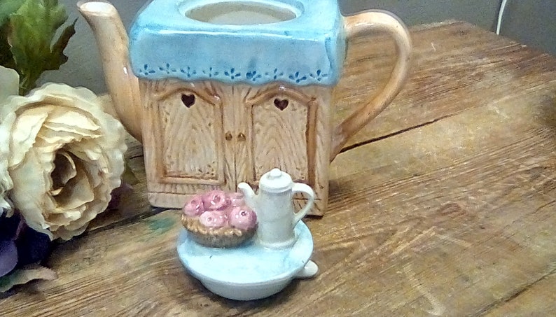 8 12 From Handle to Spout Collectible Teapot from the 90s 7 Tall Vintage Novelty Teapot CBK Teapot from 1993