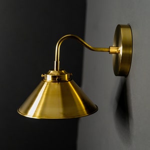 Honne Single Bulb 8 Inch Shade Vanity Mid Century Modern Sconce