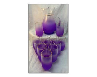Jarra Blendo de lavanda y juego de doce vasos, morado con detalles dorados, West Virginia Glass Company, artículos de bar vintage.