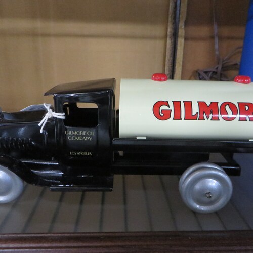 Vintage Metalcraft Replica Gilmore Gas Tanker Truck buying SpecCast