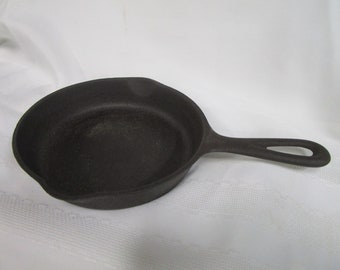 Wagner Ware #3 Sidney 1053W Cast Iron Small Skillet