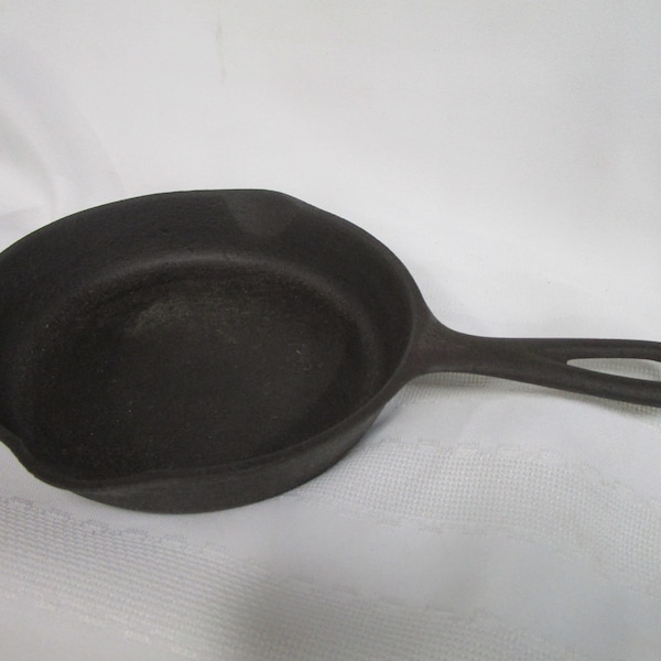 Wagner Ware #3 Sidney 1053W Cast Iron Small Skillet