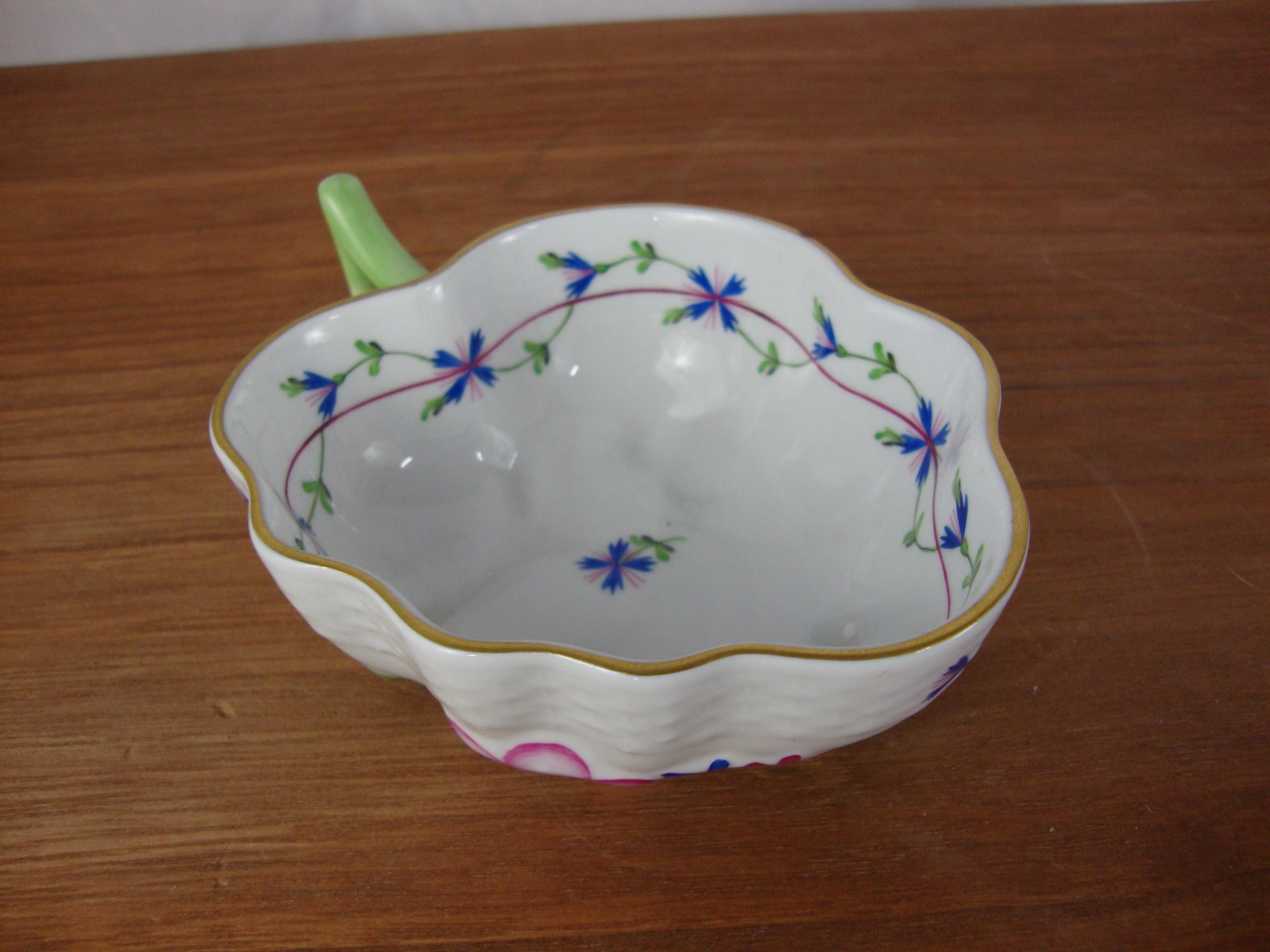 食器 HERENDHVNGARY HANDPAINTED Vintage Herend Hungary Handpainted Blue Garland Leaf Petite