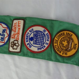 1970s Girl Scout #113 Sash with Pins and Badges Bild 3