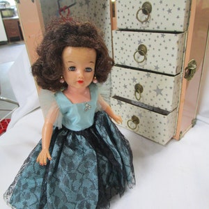 1950&#39;s Little Miss Revlon by IDEAL with Carry Locker and Clothes