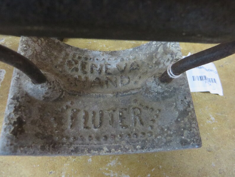 Cast Iron Geneva Hand Fluter Rocker /& Heater Base Antique Circa 1886