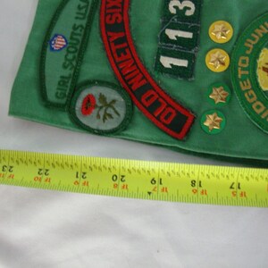 1970s Girl Scout #113 Sash with Pins and Badges Bild 7
