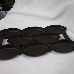 Antique #4 Cast Iron 8 Slot 3-2-3 Oval Baking Pan