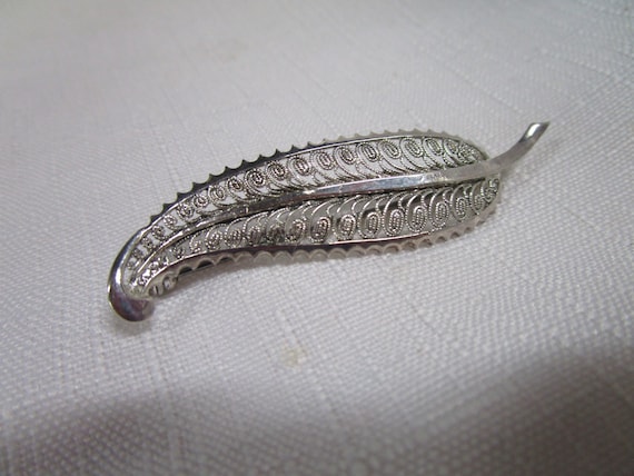 Alice caviness brooch deals