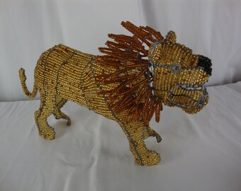 Escultura decorativa de mesa de león de pie con cuentas hecha a mano vintage