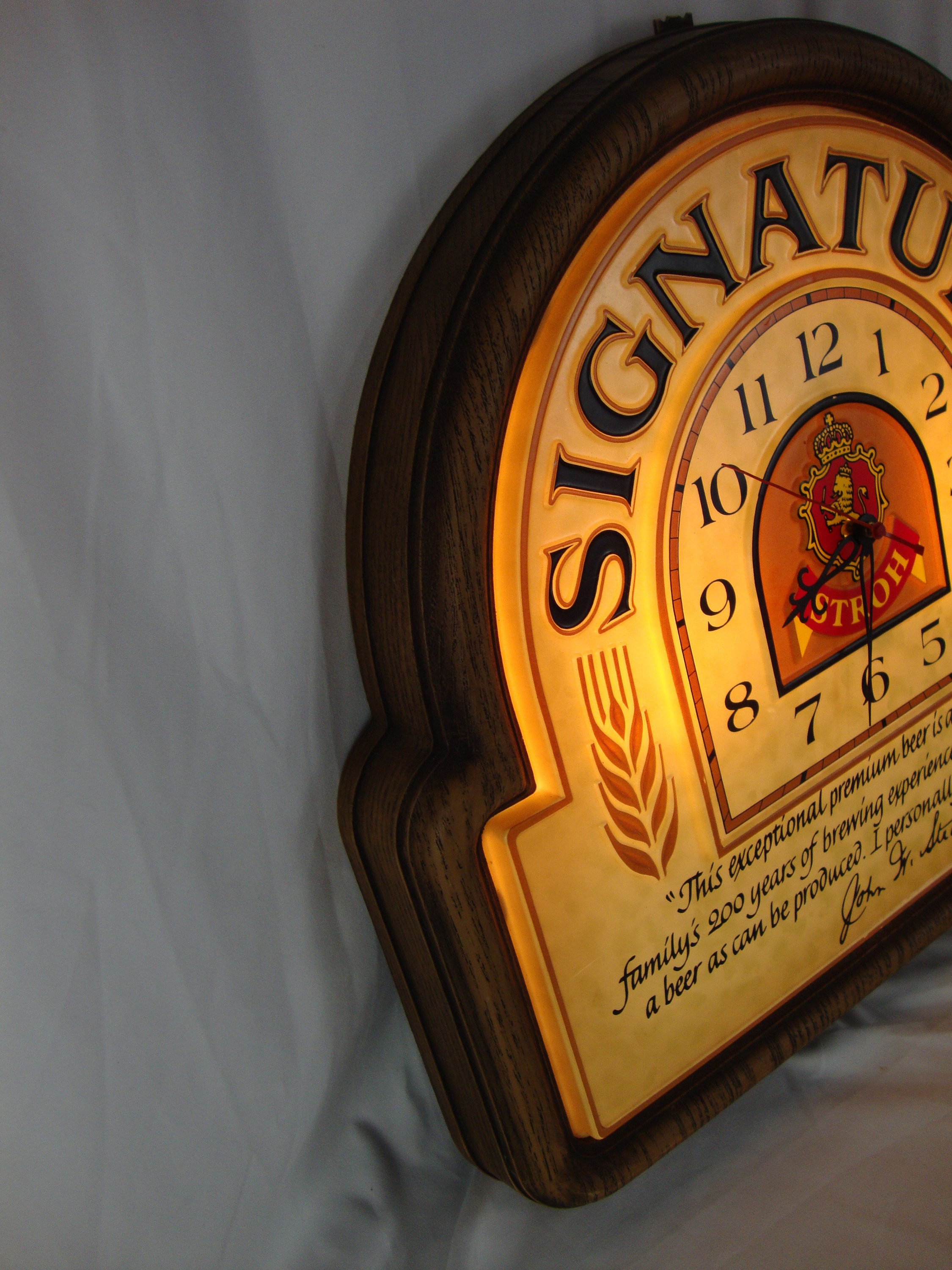 Stroh's Beerのビンテージな壁掛け時計 Vintage Stroh Signature Molded Plastic Electric Man Cave Bar Beer