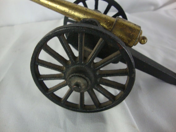 Vintage Penn Craft USA Cast Iron & Brass Wheeled Military Cannon