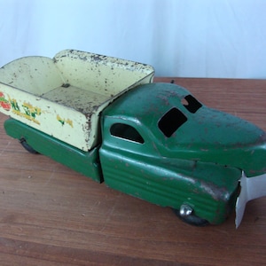 1940&#39;s BUDDY L Pressed Steel Green/Cream Sand and Gravel Dump Truck