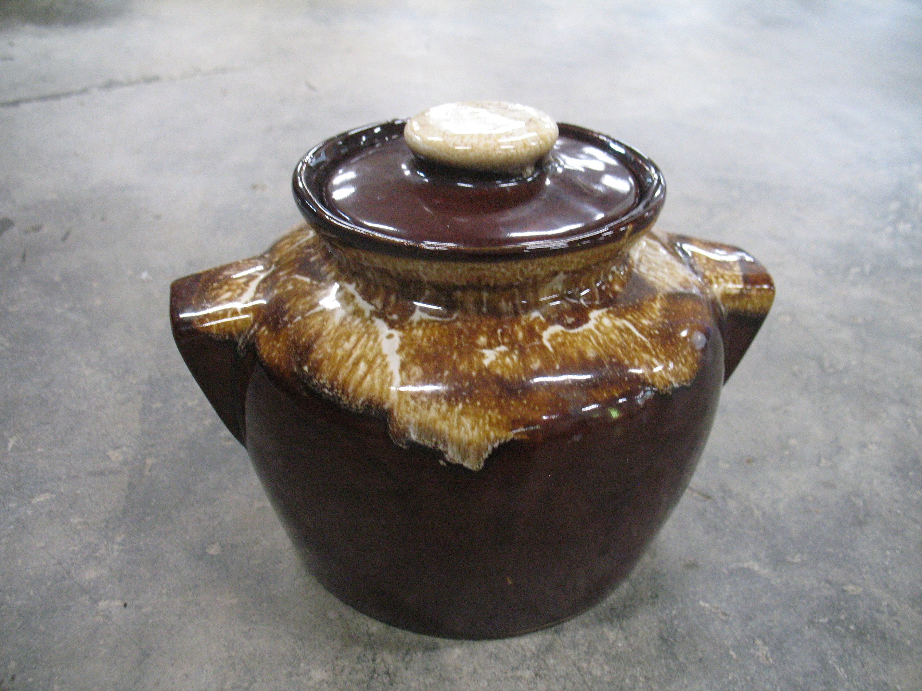 Brown Drip (House and Garden, Mirror Brown) Bean Pot & Lid by Hull
