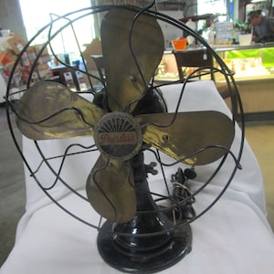 Vintage Peerless Electric Co. Brass Blade Electric Table Fan with Brass Blades Decor Fan