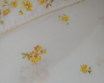 Vintage Full Floral Flat Sheet: Yellow Rose Print Muslin Bed Linen     103