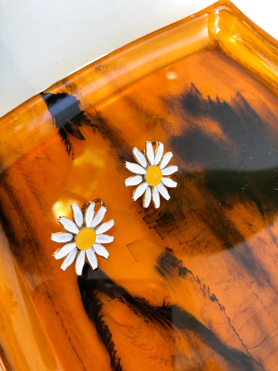 1960s Enamel Daisy Flower Post Earrings | Vintage… - image 4