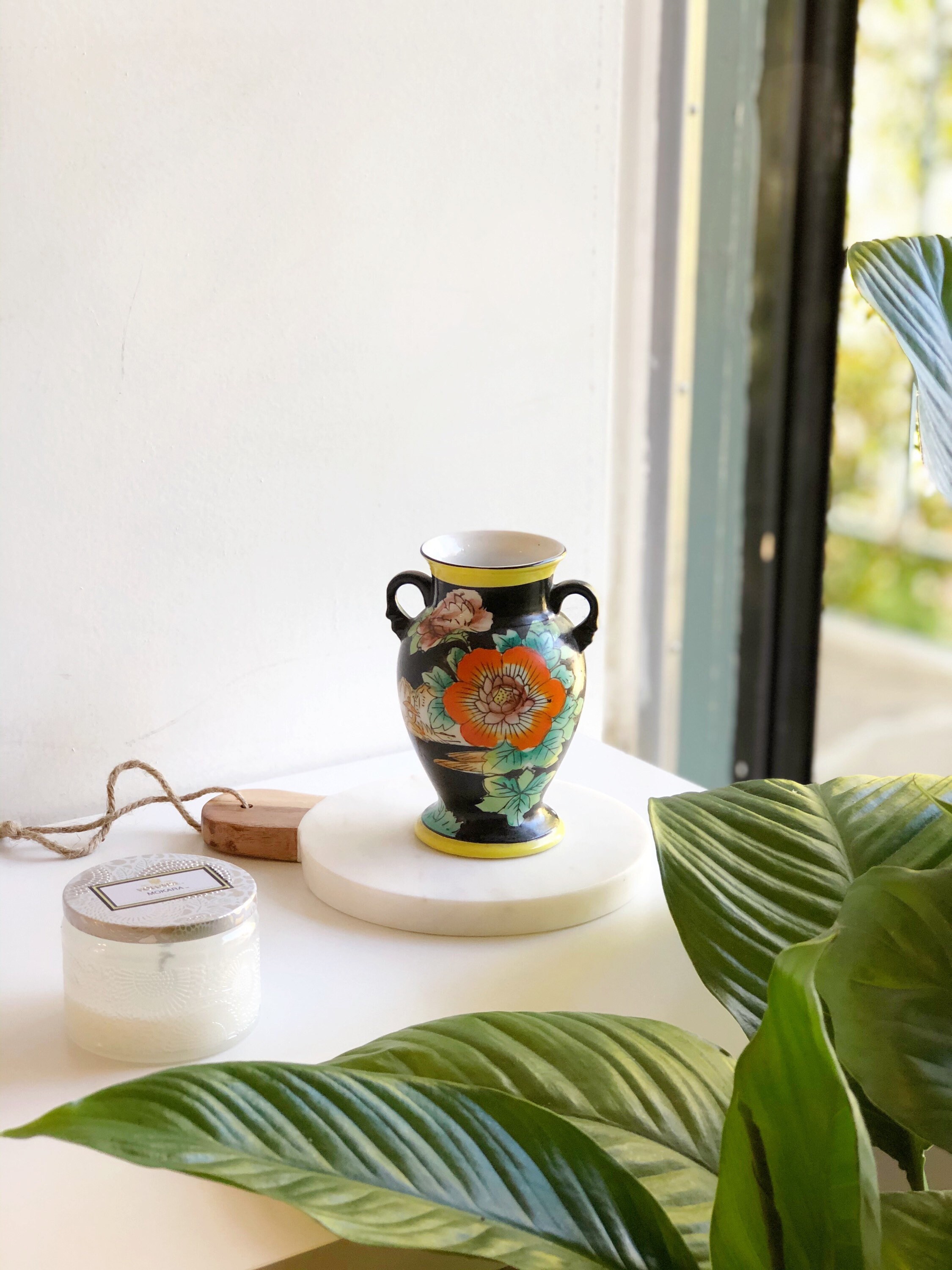 Vintage Chinoiserie Noir Floral Céramique Vase | Des Navires Manipulés Par Le Japon Boho Vanity Cup