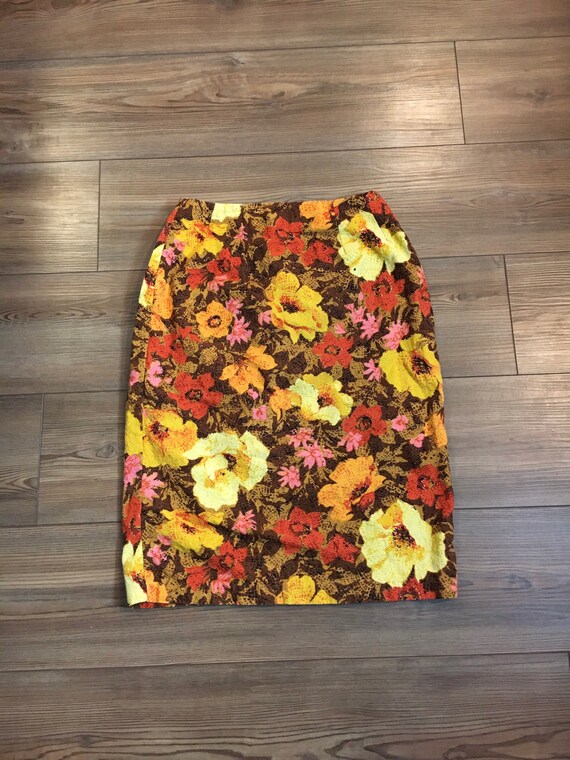 Floral print top pencil skirt yellow