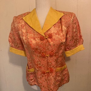 40er Jahre Stil Vintage Cheongsam Bluse - 80er Jahre Vintage Gold Blumen Bluse mit Schulterpolstern - Chinesische Seidenbluse - Damen Größe S