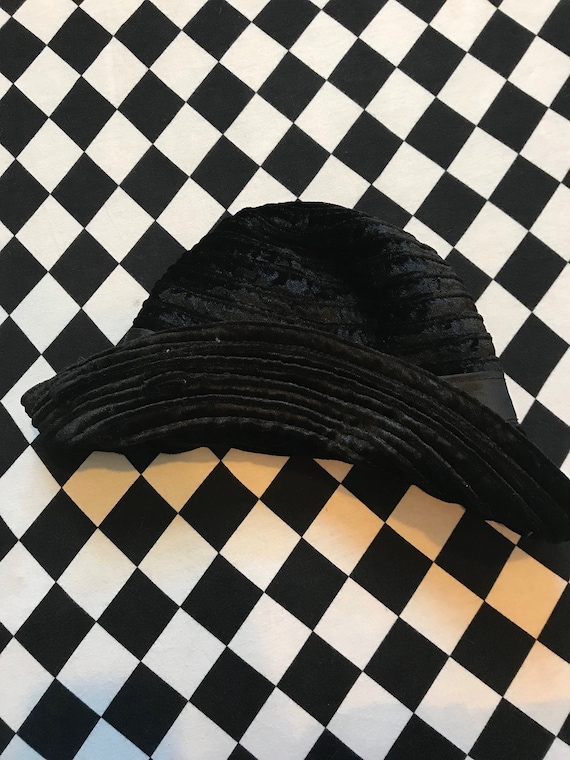 50s Vintage Black Velvet Cloche Hat - image 10