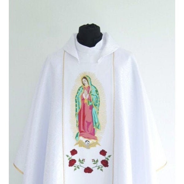 Marian Chasuble "Mère de Guadalupe" - Chasuble, chasuble blanche, vêtements pour prêtre, vêtements catholiques, chasuble liturgique.