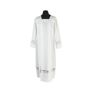Traditionelle Priester Alb mit Falten, Weiße Alb, Alben für Priester, Katholische Alben, Liturgische Alben, Liturgische Gewänder Alben, Exklusive Alben.