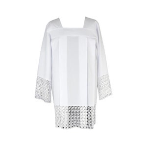 Traditionelle Priest Surplice mit eckigem Ausschnitt, Cotta mit Falten, Weiße Alb, Alben für Priester, katholische Alb, Liturgische Alben, Exklusive Alben.
