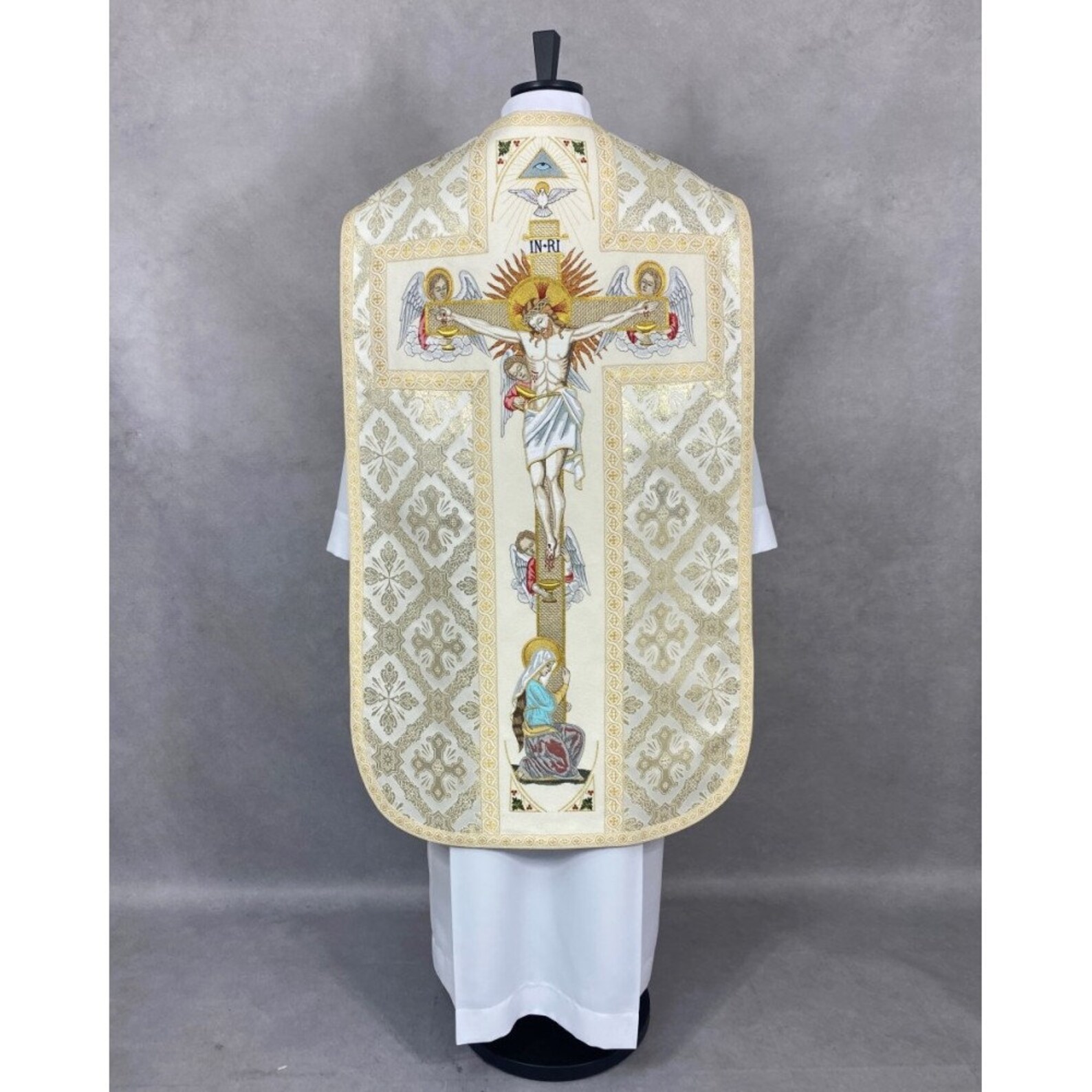 Wht Is A Maniple Roman Style Fiddleback Chasuble With a Maniple, Burse and Chalice Veil ...