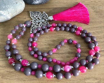 Collier papillon avec pampille, long collier bohème de perles, collier à pendentif papillon, collier de vacances, cadeau d'anniversaire, gris et rose