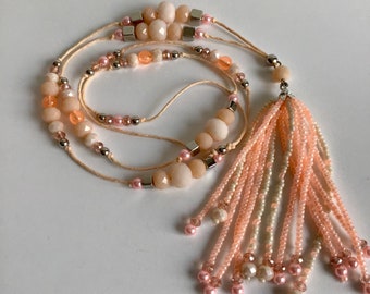 Collier rose pêche avec pampille en perles, collier long en perles de verre cristal pour femme, collier de vacances bohème, cadeau de Pâques pour elle