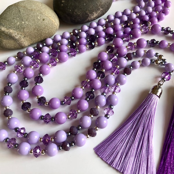 Collier violet élégance avec pompon, long collier de perles, cadeau bijoux fait main pour femme, collier lilas, collier lavande vacances d'été