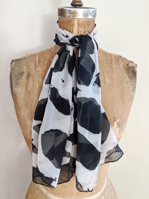 Black and White Patterned Scarf | Vintage 1980s P… - image 3