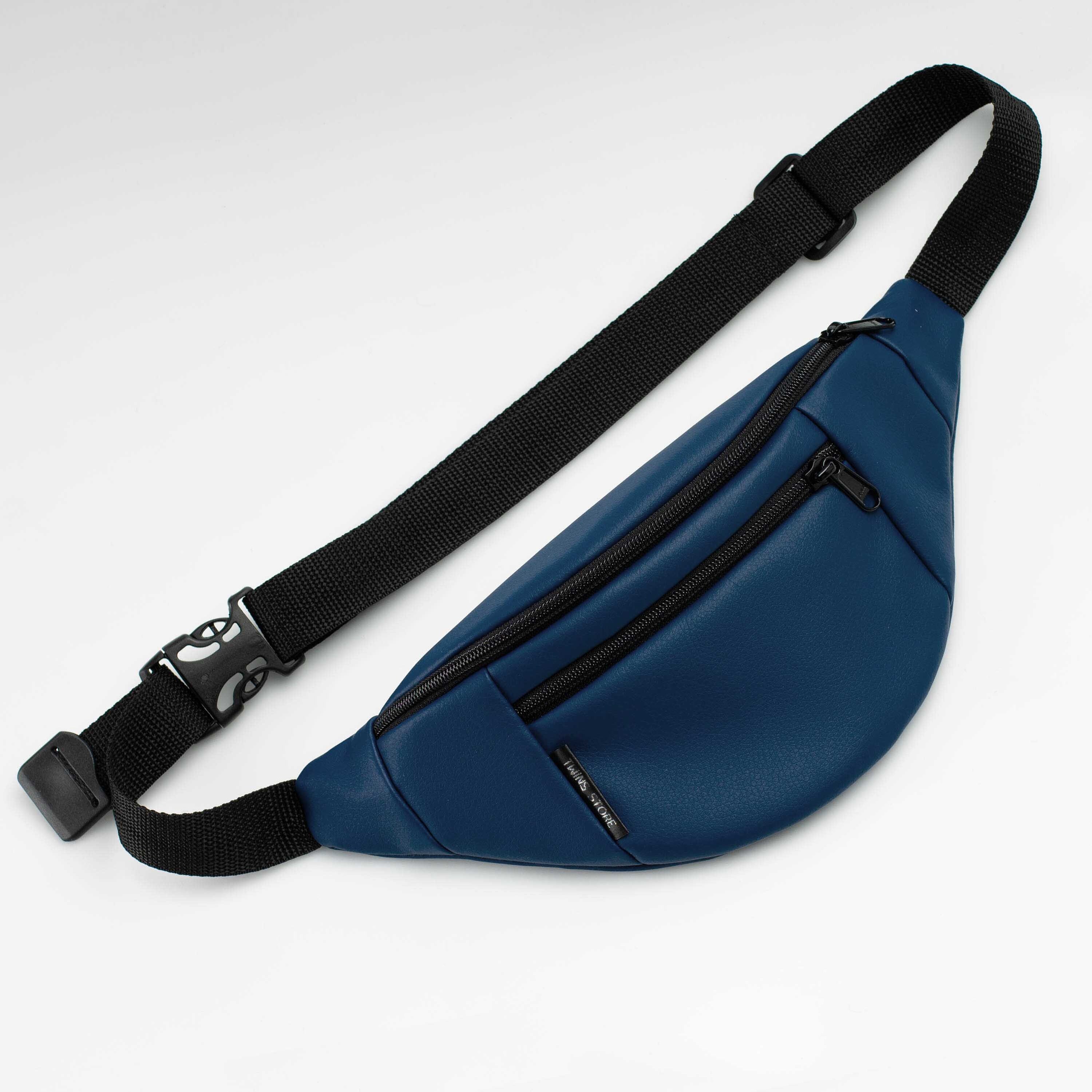 Сумка напоясная голубая с цепочкой. Бананка лугенг голубая. Поясная сумка синяя. Поясная сумка синяя. Поясные сумки синие.