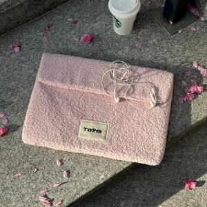 Teddy Laptop Hülle 13-16 Zoll - Rosa Plüsch Laptop Hülle - Flauschige Laptop Hülle - Weiche, Kuschelige Laptop Tasche - Geschenk für Sie - Handgemacht
