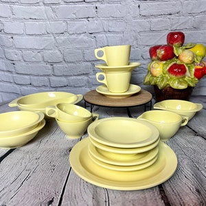 Vintage set of Yellow Bootonware
