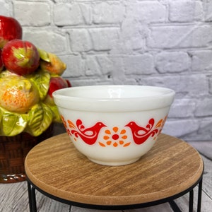 Vintage Pyrex 1.5 pint #401 “Friendship” Mixing Bowl